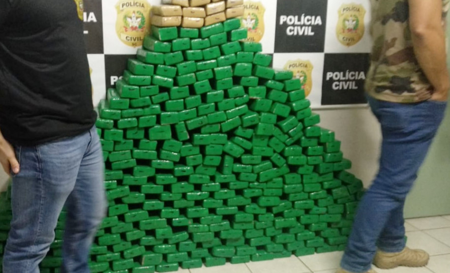 PCPR prende suspeitos com 267 quilos de maconha em Santa Catarina PCPR prende suspeitos com 267 quilos de maconha em Santa Catarina