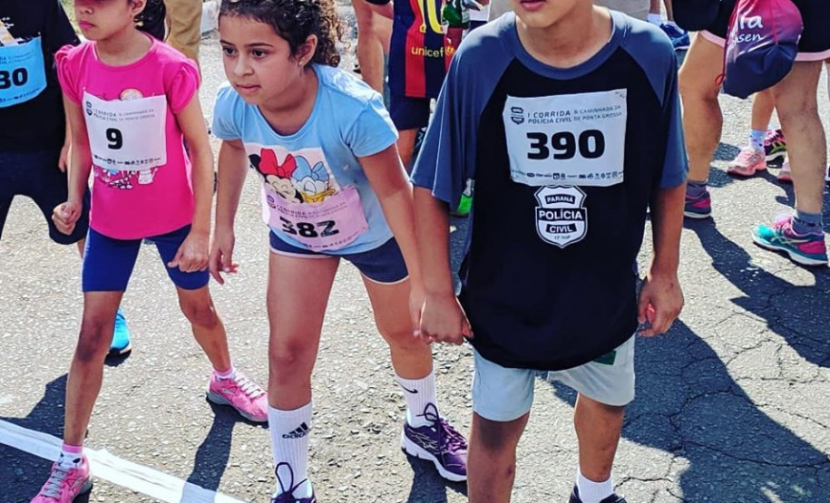 Primeira corrida e caminhada da PCPR em Ponta Grossa reúne 450 pessoas Primeira corrida e caminhada da PCPR em Ponta Grossa reúne 450 pessoas