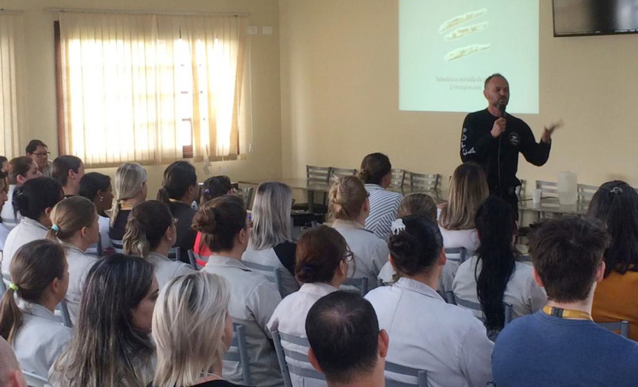 PCPR ministra palestra sobre drogas em Campo Largo