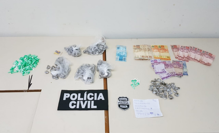 PCPR prende em flagrante jovens suspeitos de vender drogas no Centro de Curitiba PCPR prende em flagrante jovens suspeitos de vender drogas no Centro de Curitiba