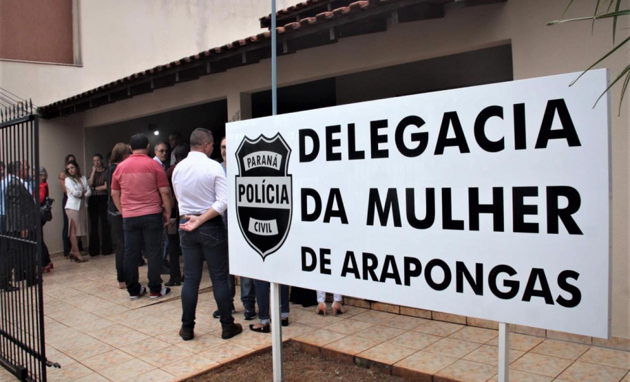 Prefeitura de Arapongas cede imóvel para PCPR instalar delegacia da mulher Prefeitura de Arapongas cede imóvel para PCPR instalar delegacia da mulher