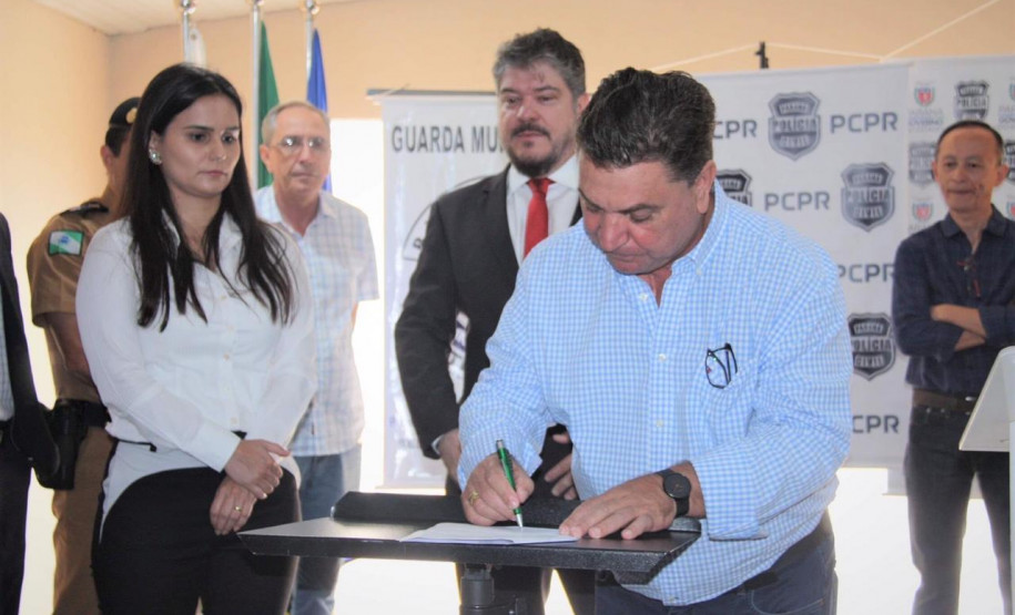 Prefeitura de Arapongas cede imóvel para PCPR instalar delegacia da mulher Prefeitura de Arapongas cede imóvel para PCPR instalar delegacia da mulher