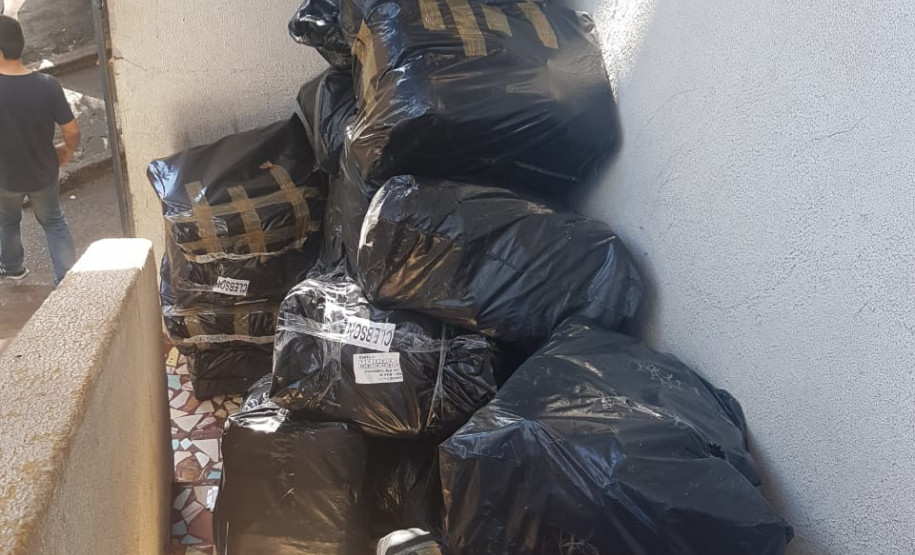 PCPR apreende 300 quilos de agrotóxicos e sapatos falsificados durante operação Hórus