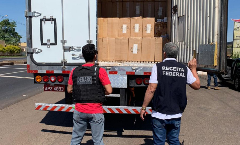 PCPR, PRF e Receita Federal apreendem carga de cigarros em Maringá PCPR, PRF e Receita Federal apreendem carga de cigarros em Maringá