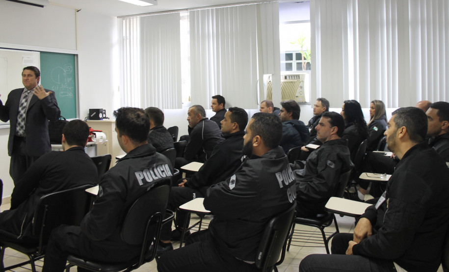 PCPR lança 2ª edição da revista científica da Escola Superior PCPR lança 2ª edição da revista científica da Escola Superior