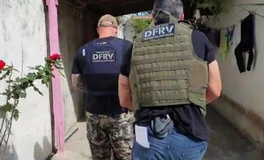 PCPR prende 19 pessoas envolvidas em furtos e roubos de veículos em Curitiba e RMC PCPR prende 19 pessoas envolvidas em furtos e roubos de veículos em Curitiba e RMC