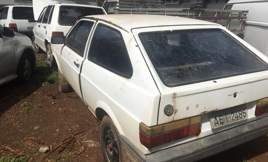 PCPR prende duas pessoas e recupera quatro carros roubados