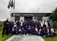 PCPR recebe alunos para palestra e visita na Delegacia de Palmeira