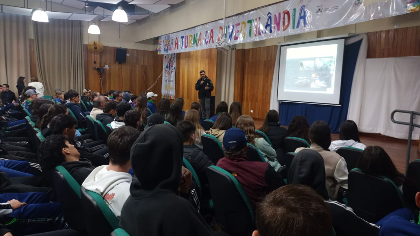 PCPR promove palestras sobre combate à violência doméstica para 300 estudantes em São Mateus do Sul