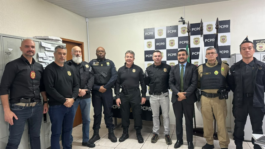 PCPR homenageia policiais civis por 10 e 20 anos de serviço em Ponta Grossa