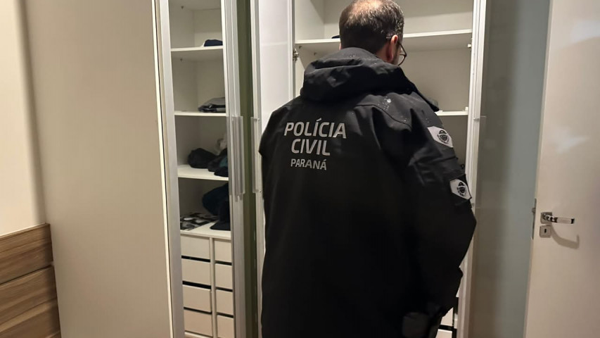 A Polícia Civil do Paraná (PCPR) prendeu, nas primeiras horas desta quinta-feira (10), três pessoas suspeitas de participação no homicídio de Rafael Mendes da Rocha, que foi morto dentro de seu próprio veículo. A investigação apontou que o crime foi planejado e tem relação com o tráfico de drogas. 